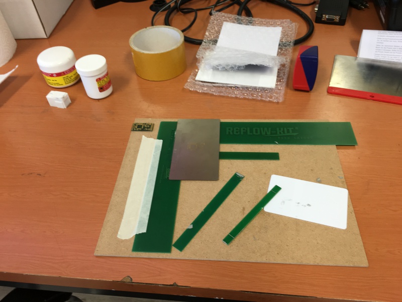 Datei:Chimeworkshop 2015 PCB lötpaste station.JPG