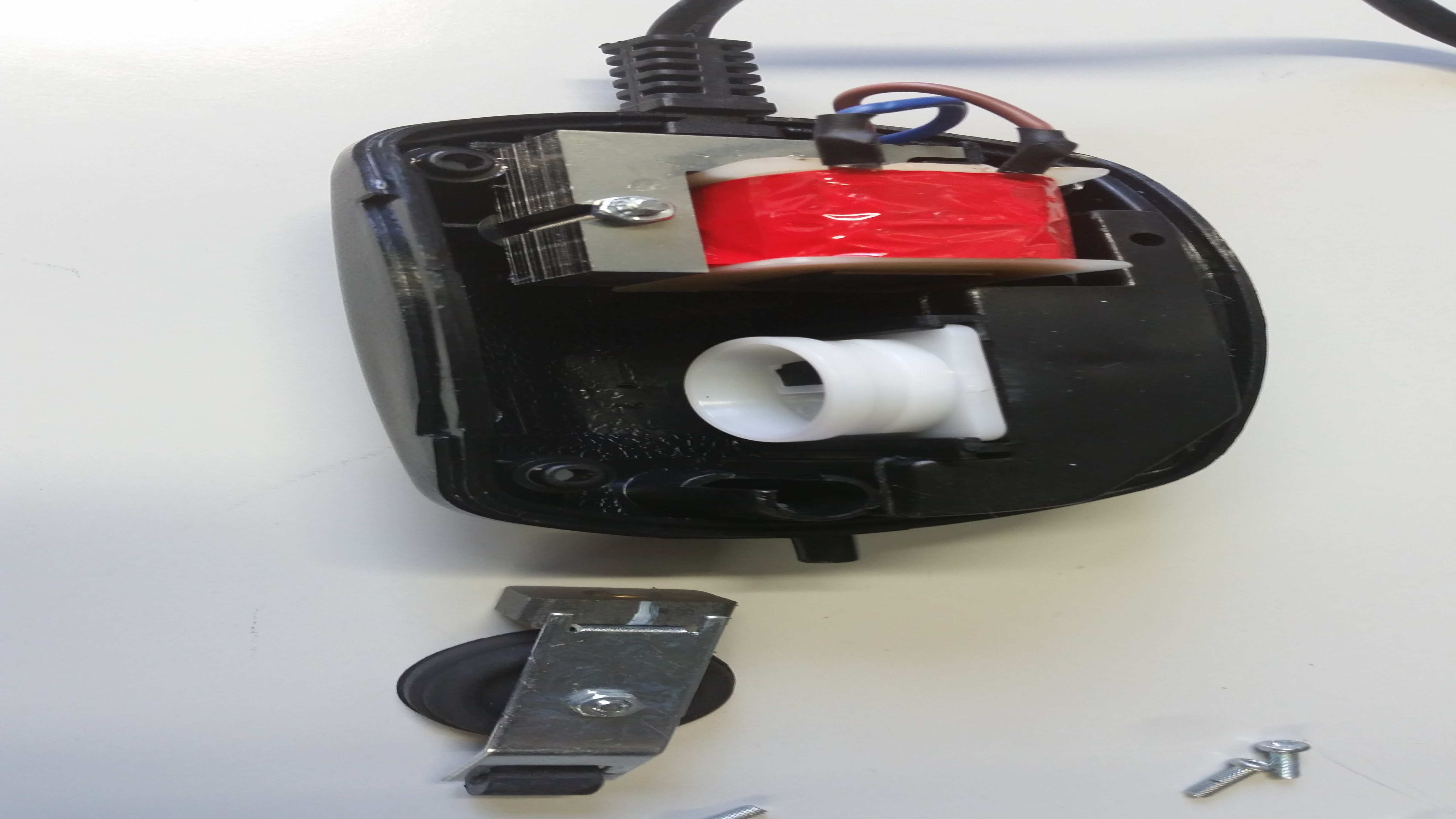 Pumpe membran demontiert.jpg